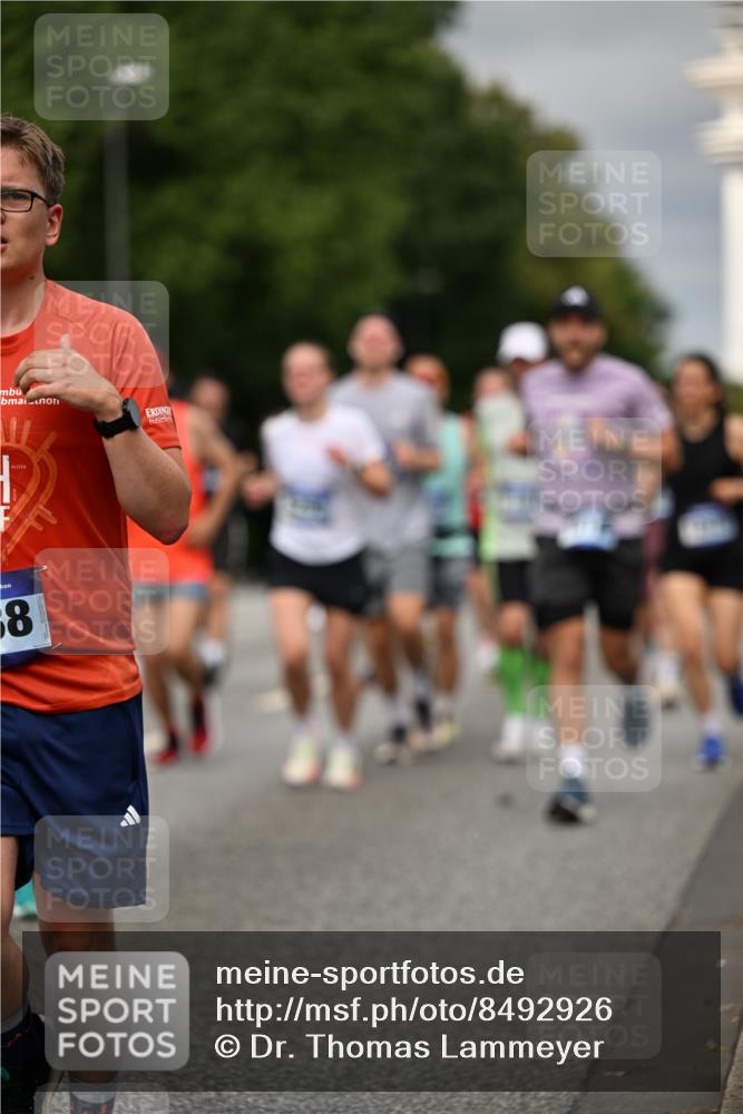 29.06.2025 - hella hamburg halbmarathon Dr. Thomas Lammeyer http://msf.ph/oto/8492926 29.06.2025 10:22:21 Kennedybrücke 1067, 1268, 1298, 1477, 1641, 1820, 1982, 2087, 2305, 2634, 3125, 3482, 3977, 4194, 4738, 4804, 5023, 5290, 5909, 6332, 7160, 7413, 7649, 7838, 7882, 7883, 8248, 9539, 9586, 9717, 9734, 9834, 9844, 10174, 10332, 10659, 10831, 10908, 10946, 11352 meine-sportfotos.de