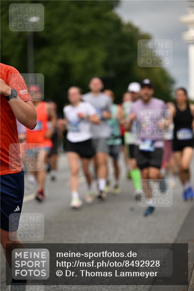 29.06.2025 - hella hamburg halbmarathon Dr. Thomas Lammeyer http://msf.ph/oto/8492928 29.06.2025 10:22:21 Kennedybrücke 1067, 1268, 1298, 1477, 1641, 1820, 1982, 2087, 2305, 2634, 3125, 3482, 3977, 4194, 4738, 4804, 5023, 5290, 5909, 6332, 7160, 7413, 7649, 7838, 7882, 7883, 8248, 9539, 9586, 9717, 9734, 9834, 9844, 10174, 10332, 10659, 10831, 10908, 10946, 11352 meine-sportfotos.de