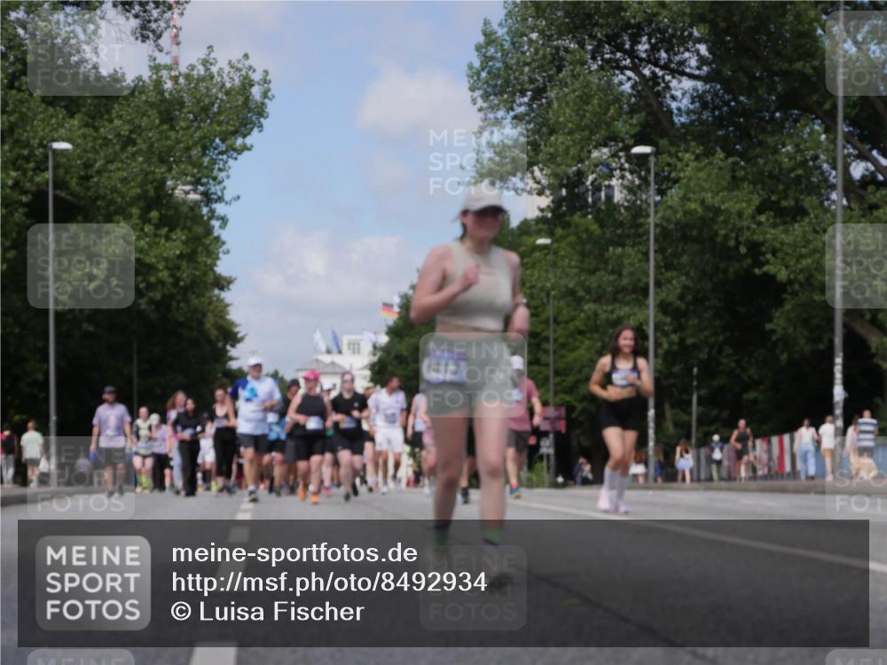29.06.2025 - hella hamburg halbmarathon Luisa Fischer http://msf.ph/oto/8492934 29.06.2025 11:33:13 Kennedybrücke 6813, 8470, 10005 meine-sportfotos.de