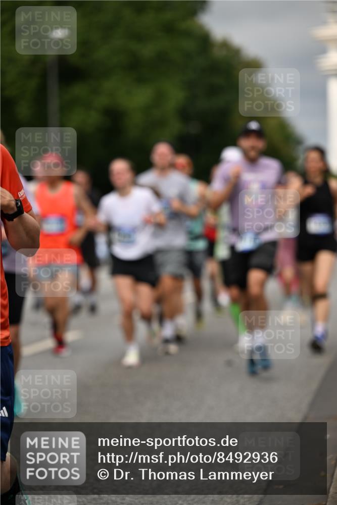29.06.2025 - hella hamburg halbmarathon Dr. Thomas Lammeyer http://msf.ph/oto/8492936 29.06.2025 10:22:21 Kennedybrücke 1067, 1268, 1298, 1477, 1641, 1820, 1982, 2087, 2305, 2634, 3125, 3482, 3977, 4194, 4738, 4804, 5023, 5290, 5909, 6332, 7160, 7413, 7649, 7838, 7882, 7883, 8248, 9539, 9586, 9717, 9734, 9834, 9844, 10174, 10332, 10659, 10831, 10908, 10946, 11352 meine-sportfotos.de