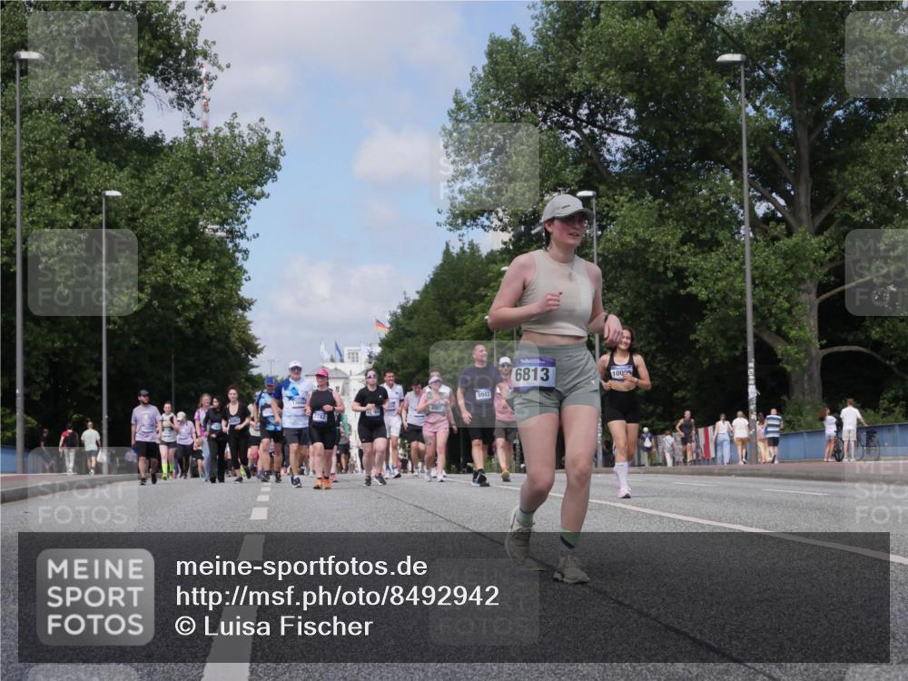 29.06.2025 - hella hamburg halbmarathon Luisa Fischer http://msf.ph/oto/8492942 29.06.2025 11:33:14 Kennedybrücke 12, 69, 4907, 9942, 6813, 1000, 6813, 8470, 10005 meine-sportfotos.de