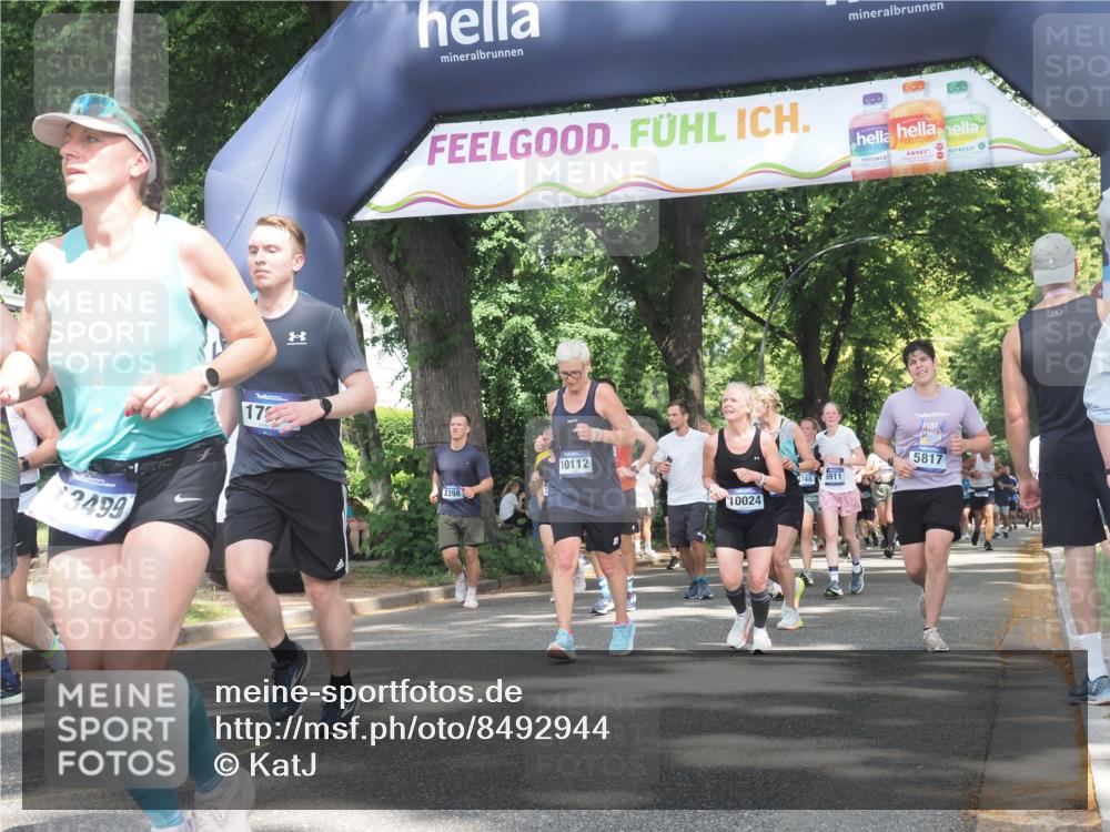 29.06.2025 - hella hamburg halbmarathon KatJ http://msf.ph/oto/8492944 29.06.2025 11:38:52 Zwischen KM18-KM19 1317, 1695, 2398, 5817, 6740, 6911, 6931 meine-sportfotos.de