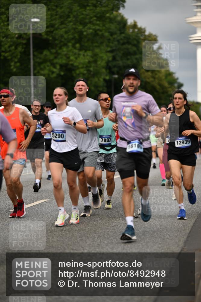29.06.2025 - hella hamburg halbmarathon Dr. Thomas Lammeyer http://msf.ph/oto/8492948 29.06.2025 10:22:22 Kennedybrücke 1067, 1268, 1298, 1477, 1641, 1820, 1982, 2087, 2305, 2634, 3125, 3482, 3977, 4194, 4738, 4804, 5023, 5290, 5909, 6332, 7160, 7413, 7649, 7838, 7882, 7883, 8248, 8341, 9539, 9586, 9717, 9734, 9834, 9844, 10174, 10332, 10659, 10831, 10908, 10946, 11352 meine-sportfotos.de