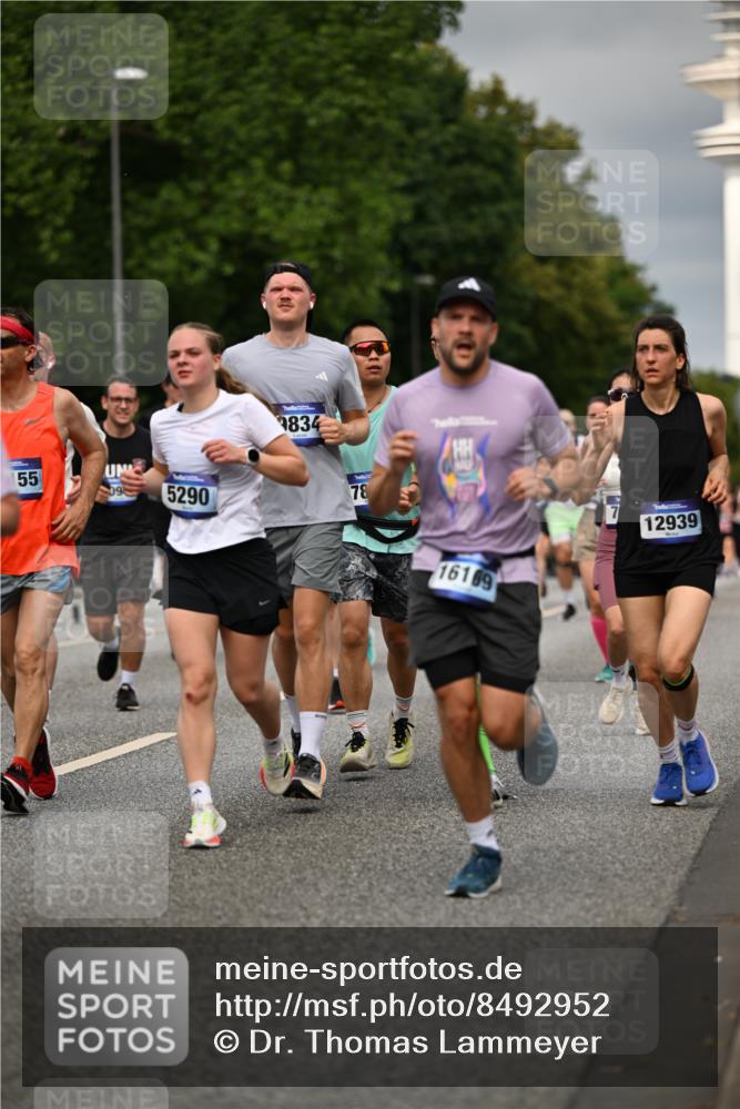 29.06.2025 - hella hamburg halbmarathon Dr. Thomas Lammeyer http://msf.ph/oto/8492952 29.06.2025 10:22:22 Kennedybrücke 1067, 1268, 1298, 1477, 1641, 1820, 1982, 2087, 2305, 2634, 3125, 3482, 3977, 4194, 4738, 4804, 5023, 5290, 5909, 6332, 7160, 7413, 7649, 7838, 7882, 7883, 8248, 8341, 9539, 9586, 9717, 9734, 9834, 9844, 10174, 10332, 10659, 10831, 10908, 10946, 11352 meine-sportfotos.de