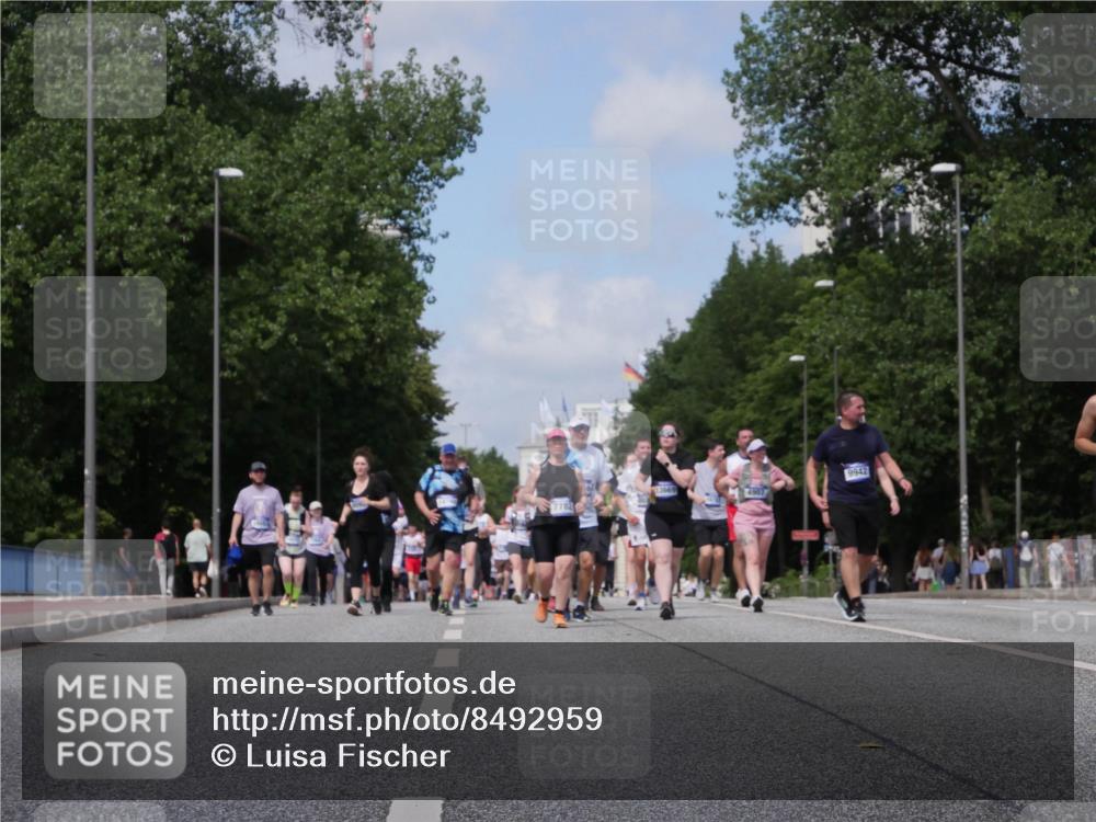 29.06.2025 - hella hamburg halbmarathon Luisa Fischer http://msf.ph/oto/8492959 29.06.2025 11:33:15 Kennedybrücke 9942, 4907, 7782, 6813, 8470, 10005 meine-sportfotos.de