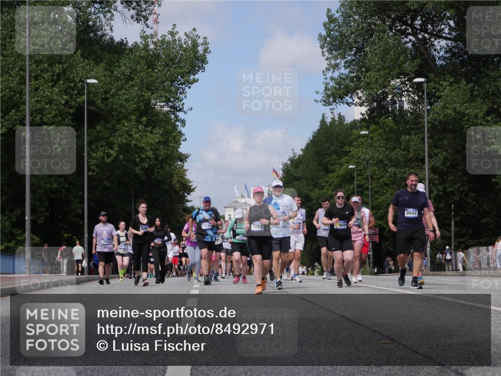 29.06.2025 - hella hamburg halbmarathon Luisa Fischer http://msf.ph/oto/8492971 29.06.2025 11:33:17 Kennedybrücke 15053, 8093, 14740, 4751, 7782, 669, 9942, 1678, 669, 6813, 7782, 8470, 10005 meine-sportfotos.de