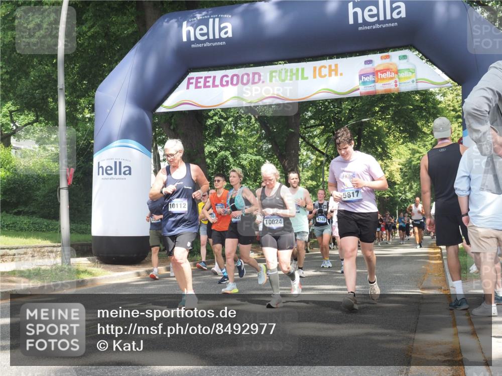 29.06.2025 - hella hamburg halbmarathon KatJ http://msf.ph/oto/8492977 29.06.2025 11:38:53 Zwischen KM18-KM19 1317, 1695, 2398, 5817, 6740, 6911, 6931 meine-sportfotos.de