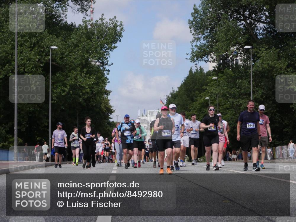 29.06.2025 - hella hamburg halbmarathon Luisa Fischer http://msf.ph/oto/8492980 29.06.2025 11:33:18 Kennedybrücke 15053, 809, 14070, 14740, 4751, 68, 139, 907, 7782, 16787, 9942, 08, 6813, 7782, 8470, 10005 meine-sportfotos.de