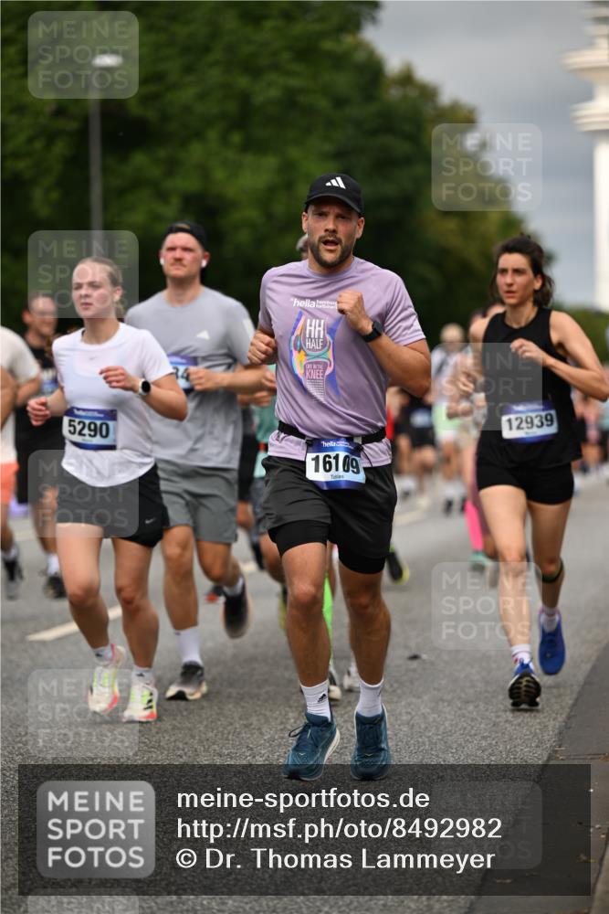 29.06.2025 - hella hamburg halbmarathon Dr. Thomas Lammeyer http://msf.ph/oto/8492982 29.06.2025 10:22:23 Kennedybrücke 1067, 1268, 1298, 1477, 1641, 1820, 1982, 2087, 2305, 2634, 3125, 3482, 3977, 4194, 4738, 4804, 5023, 5290, 5909, 6332, 7160, 7413, 7649, 7838, 7882, 7883, 8248, 8341, 9222, 9539, 9586, 9717, 9734, 9834, 9844, 10174, 10332, 10659, 10831, 10908, 10946, 11352 meine-sportfotos.de