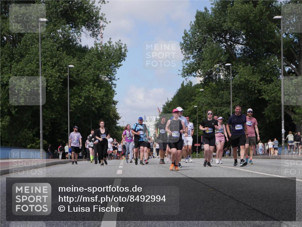 29.06.2025 - hella hamburg halbmarathon Luisa Fischer http://msf.ph/oto/8492994 29.06.2025 11:33:19 Kennedybrücke 9341, 740, 8094, 7782, 669, 907, 9942, 4908, 6813, 7782, 8093, 10005 meine-sportfotos.de