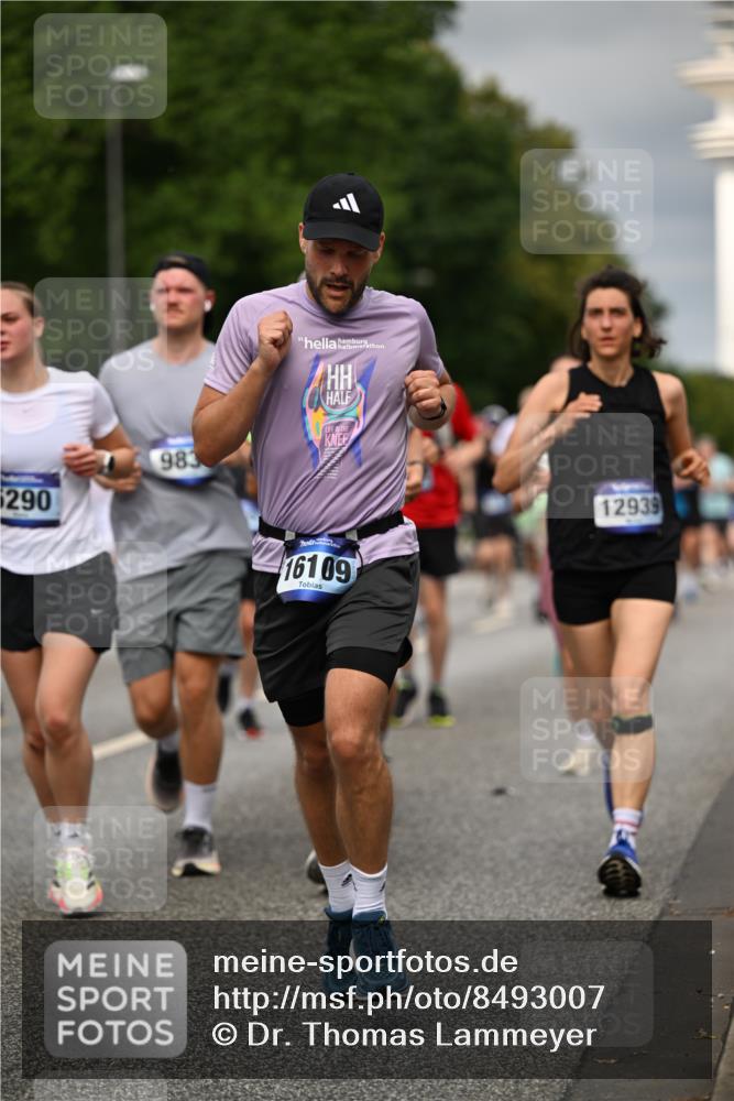 29.06.2025 - hella hamburg halbmarathon Dr. Thomas Lammeyer http://msf.ph/oto/8493007 29.06.2025 10:22:23 Kennedybrücke 1067, 1268, 1298, 1477, 1641, 1820, 1982, 2087, 2305, 2634, 3125, 3482, 3977, 4194, 4738, 4804, 5023, 5290, 5909, 6332, 7160, 7413, 7649, 7838, 7882, 7883, 8248, 8341, 9222, 9539, 9586, 9717, 9734, 9834, 9844, 10174, 10332, 10659, 10831, 10908, 10946, 11352 meine-sportfotos.de
