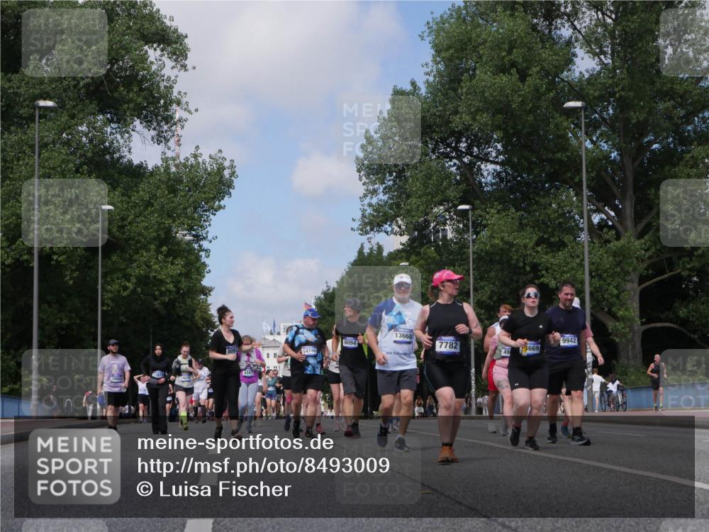 29.06.2025 - hella hamburg halbmarathon Luisa Fischer http://msf.ph/oto/8493009 29.06.2025 11:33:21 Kennedybrücke 8093, 9347, 13668, 9942, 8094, 7782, 669, 14740, 49, 6813, 7782, 8022, 8093, 8094, 10005 meine-sportfotos.de