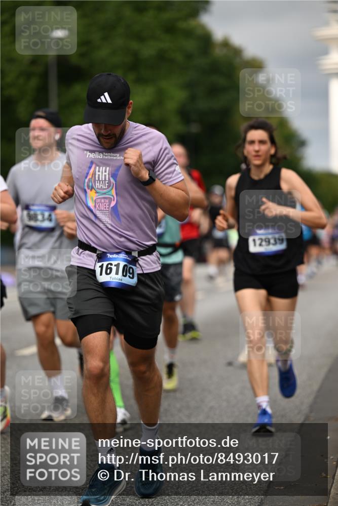 29.06.2025 - hella hamburg halbmarathon Dr. Thomas Lammeyer http://msf.ph/oto/8493017 29.06.2025 10:22:23 Kennedybrücke 1067, 1268, 1298, 1477, 1641, 1820, 1982, 2087, 2305, 2634, 3125, 3482, 3977, 4194, 4738, 4804, 5023, 5290, 5909, 6332, 7160, 7413, 7649, 7838, 7882, 7883, 8248, 8341, 9222, 9539, 9586, 9717, 9734, 9834, 9844, 10174, 10332, 10659, 10831, 10908, 10946, 11352 meine-sportfotos.de