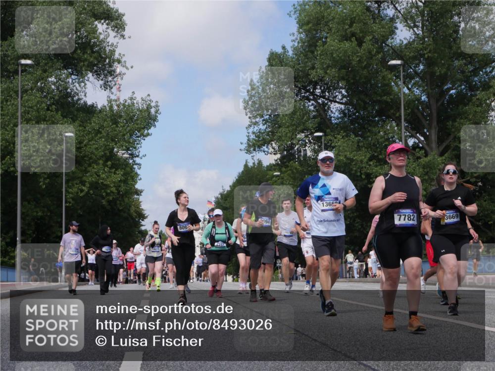 29.06.2025 - hella hamburg halbmarathon Luisa Fischer http://msf.ph/oto/8493026 29.06.2025 11:33:23 Kennedybrücke 809, 475, 094, 1366, 7782, 3669, 0, 1678, 4751, 4907, 4946, 7782, 8022, 8024, 8093, 8094, 9942, 10005 meine-sportfotos.de