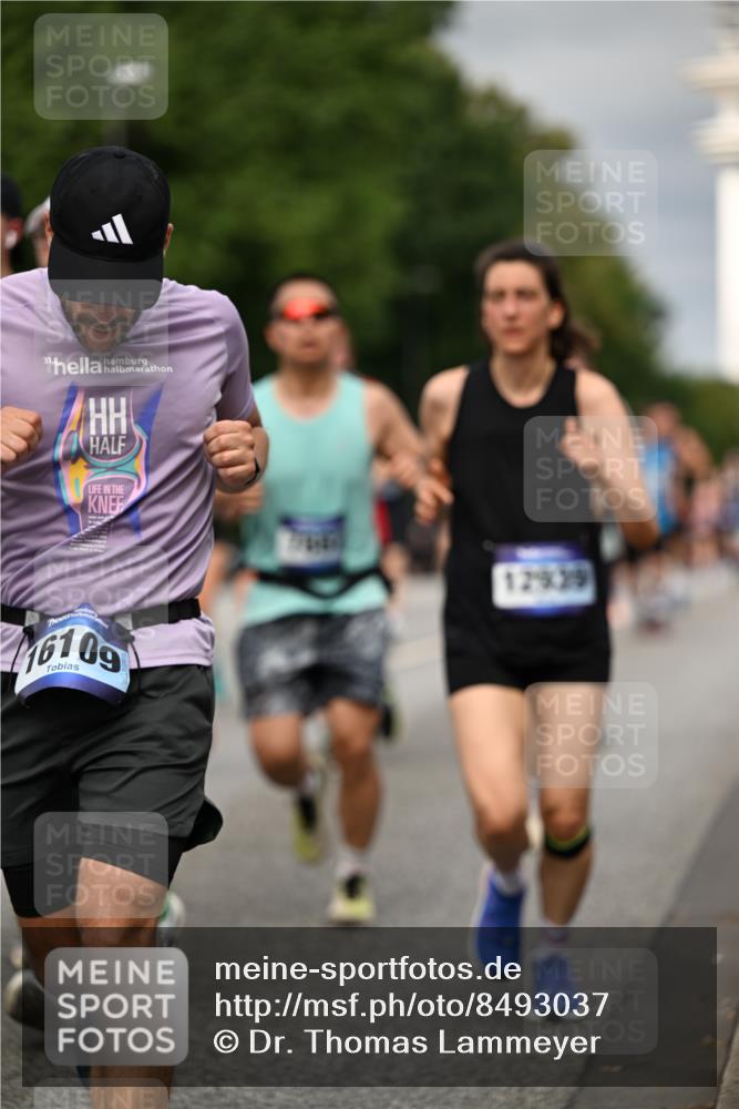 29.06.2025 - hella hamburg halbmarathon Dr. Thomas Lammeyer http://msf.ph/oto/8493037 29.06.2025 10:22:24 Kennedybrücke 1067, 1268, 1298, 1477, 1820, 1982, 2087, 2305, 2634, 2821, 3125, 3482, 3977, 4194, 4738, 5023, 5290, 5909, 6332, 7160, 7413, 7649, 7838, 7882, 7883, 8248, 8341, 9222, 9539, 9586, 9717, 9734, 9834, 9844, 10174, 10332, 10659, 10831, 10908, 10946, 11352 meine-sportfotos.de