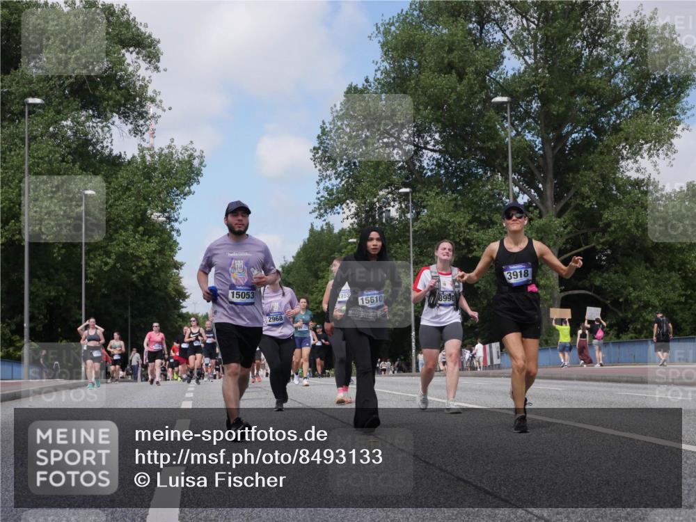 29.06.2025 - hella hamburg halbmarathon Luisa Fischer http://msf.ph/oto/8493133 29.06.2025 11:33:34 Kennedybrücke 15053, 2968, 752, 15610, 8990, 3918, 2968, 3918, 4751, 4907, 4908, 4946, 8022, 8024, 8990, 9347, 9584, 9942 meine-sportfotos.de