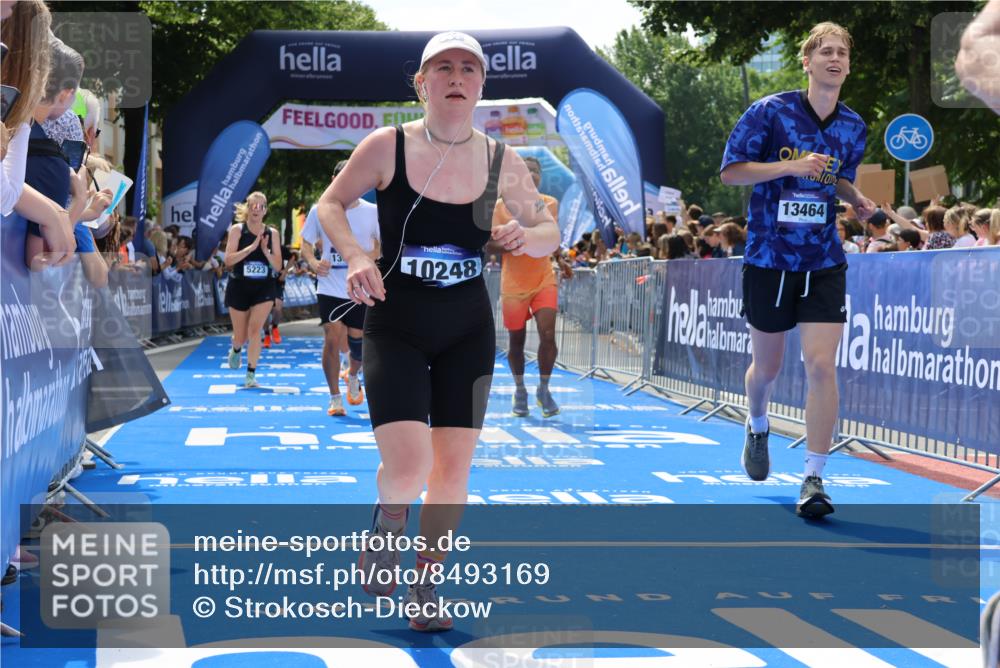 29.06.2025 - hella hamburg halbmarathon Strokosch-Dieckow http://msf.ph/oto/8493169 29.06.2025 11:31:20 Ziel 1237, 1799, 2072, 2357, 2672, 2744, 2945, 3391, 4030, 5223, 8149, 9295, 9542, 9750, 10248, 10800, 12136, 13316, 13416, 13464, 17072, 17317, 17635, 18743, 18941 meine-sportfotos.de