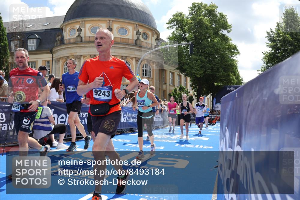 29.06.2025 - hella hamburg halbmarathon Strokosch-Dieckow http://msf.ph/oto/8493184 29.06.2025 11:45:02 Ziel 1008, 1291, 4139, 4329, 4627, 5001, 5735, 5901, 7956, 8048, 8792, 8984, 9243, 11421, 11637, 12152, 12382, 12660, 12661, 14163, 14959, 15755, 16560, 17936, 18269, 18353, 18782, 18918 meine-sportfotos.de