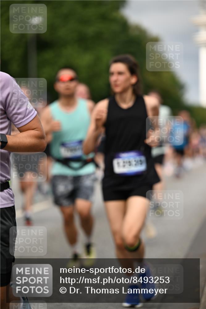 29.06.2025 - hella hamburg halbmarathon Dr. Thomas Lammeyer http://msf.ph/oto/8493253 29.06.2025 10:22:24 Kennedybrücke 1067, 1268, 1298, 1477, 1820, 1982, 2087, 2305, 2634, 2821, 3125, 3482, 3977, 4194, 4738, 5023, 5290, 5909, 6332, 7160, 7413, 7649, 7838, 7882, 7883, 8248, 8341, 9222, 9539, 9586, 9717, 9734, 9834, 9844, 10174, 10332, 10659, 10831, 10908, 10946, 11352 meine-sportfotos.de