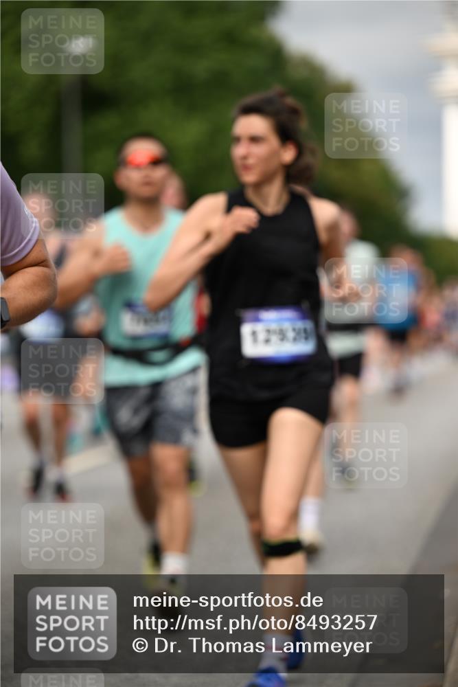 29.06.2025 - hella hamburg halbmarathon Dr. Thomas Lammeyer http://msf.ph/oto/8493257 29.06.2025 10:22:24 Kennedybrücke 1067, 1268, 1298, 1477, 1820, 1982, 2087, 2305, 2634, 2821, 3125, 3482, 3977, 4194, 4738, 5023, 5290, 5909, 6332, 7160, 7413, 7649, 7838, 7882, 7883, 8248, 8341, 9222, 9539, 9586, 9717, 9734, 9834, 9844, 10174, 10332, 10659, 10831, 10908, 10946, 11352 meine-sportfotos.de