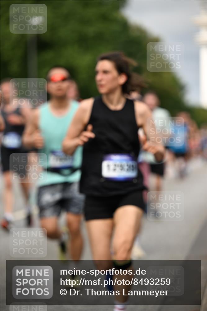 29.06.2025 - hella hamburg halbmarathon Dr. Thomas Lammeyer http://msf.ph/oto/8493259 29.06.2025 10:22:25 Kennedybrücke 1067, 1268, 1298, 1477, 1820, 1982, 2087, 2305, 2634, 2821, 3125, 3482, 4194, 4738, 5290, 5909, 6332, 7160, 7413, 7649, 7838, 7882, 7883, 8248, 8341, 9222, 9539, 9586, 9717, 9734, 9834, 9844, 10174, 10332, 10659, 10831, 10908, 10946, 11352 meine-sportfotos.de