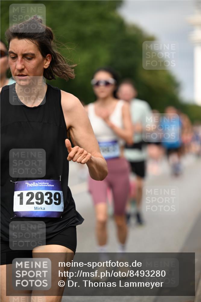 29.06.2025 - hella hamburg halbmarathon Dr. Thomas Lammeyer http://msf.ph/oto/8493280 29.06.2025 10:22:25 Kennedybrücke 1067, 1268, 1298, 1477, 1820, 1982, 2087, 2305, 2634, 2821, 3125, 3482, 4194, 4738, 5290, 5909, 6332, 7160, 7413, 7649, 7838, 7882, 7883, 8248, 8341, 9222, 9539, 9586, 9717, 9734, 9834, 9844, 10174, 10332, 10659, 10831, 10908, 10946, 11352 meine-sportfotos.de