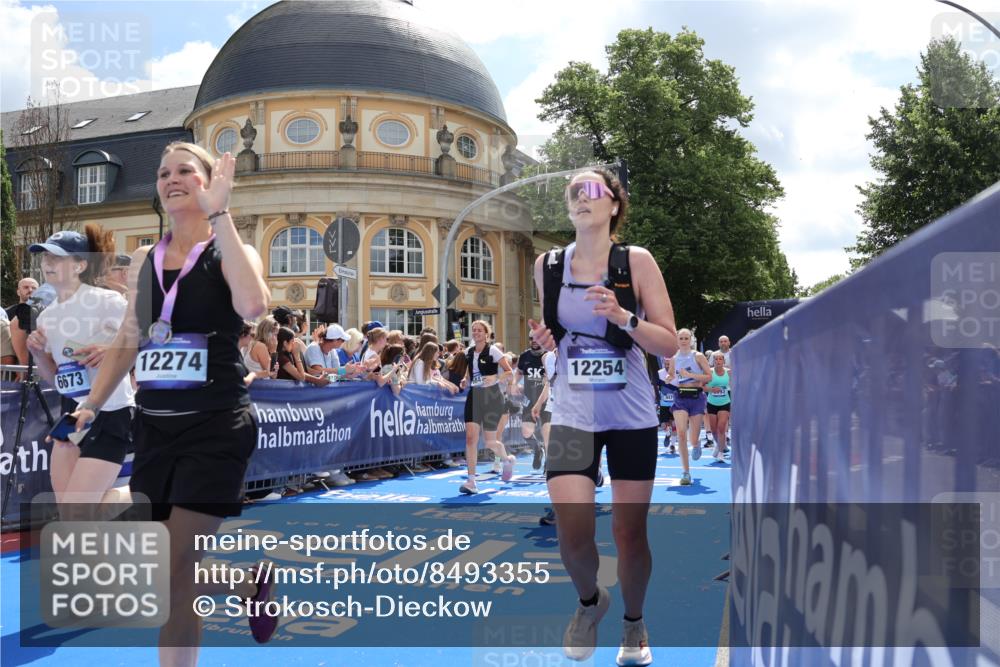 29.06.2025 - hella hamburg halbmarathon Strokosch-Dieckow http://msf.ph/oto/8493355 29.06.2025 11:45:20 Ziel 1661, 2069, 3293, 4412, 4921, 5139, 5249, 5847, 6153, 6673, 6751, 6917, 7777, 7927, 8993, 9470, 10940, 11982, 12254, 12625, 12903, 12904, 13957, 14002, 15345, 15536, 15953, 16232, 16545, 16955, 17339, 17355 meine-sportfotos.de