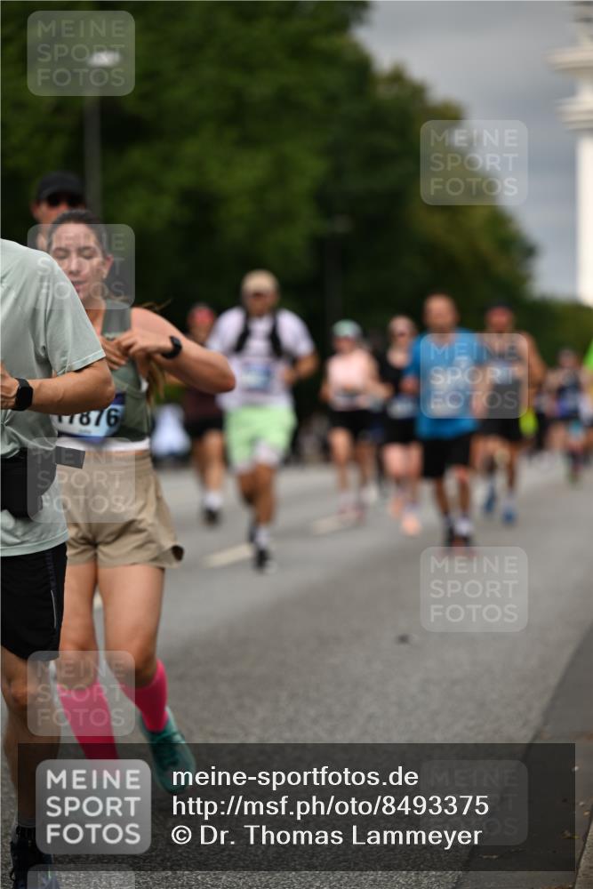 29.06.2025 - hella hamburg halbmarathon Dr. Thomas Lammeyer http://msf.ph/oto/8493375 29.06.2025 10:22:28 Kennedybrücke 1067, 1234, 1268, 1298, 1477, 1820, 2087, 2305, 2335, 2634, 2821, 3125, 3482, 4123, 4194, 4738, 5290, 5909, 6332, 7160, 7413, 7445, 7649, 7838, 7882, 7883, 8067, 8248, 8341, 9222, 9586, 9717, 9734, 9834, 9844, 10174, 10659, 10908, 10946, 11352 meine-sportfotos.de
