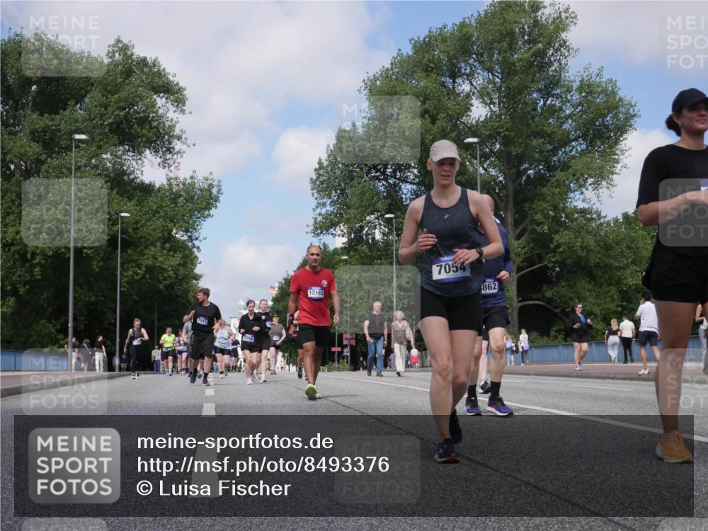 29.06.2025 - hella hamburg halbmarathon Luisa Fischer http://msf.ph/oto/8493376 29.06.2025 11:34:23 Kennedybrücke 7047, 7048, 12163, 7054, 862, 6549, 6551, 7047, 7048, 7054, 8862, 10051 meine-sportfotos.de