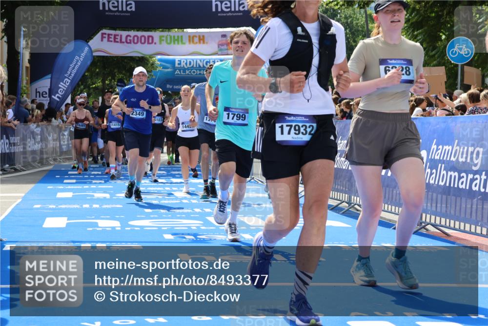 29.06.2025 - hella hamburg halbmarathon Strokosch-Dieckow http://msf.ph/oto/8493377 29.06.2025 11:31:28 Ziel 1237, 1799, 2325, 2349, 2672, 3848, 5223, 6103, 6228, 8149, 9206, 9478, 9750, 10800, 11139, 11415, 12136, 13316, 13464, 13747, 14451, 15044, 16143, 17317, 17932, 18743, 18941 meine-sportfotos.de