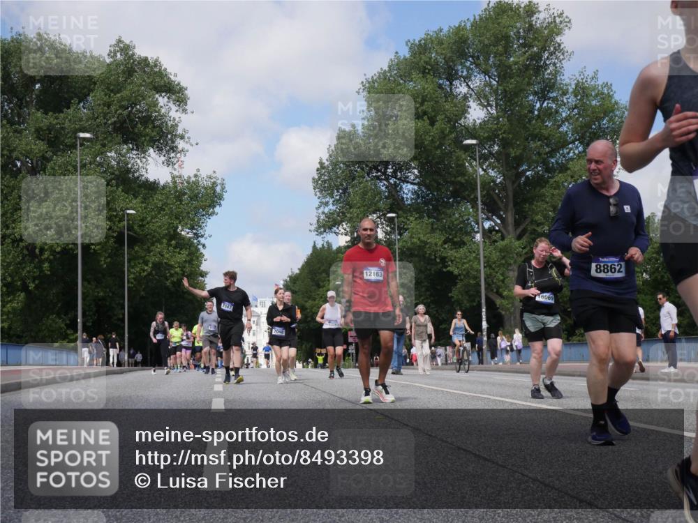 29.06.2025 - hella hamburg halbmarathon Luisa Fischer http://msf.ph/oto/8493398 29.06.2025 11:34:24 Kennedybrücke 7047, 7048, 12263, 12163, 16069, 8862, 6549, 6551, 7047, 7048, 7054, 8862 meine-sportfotos.de