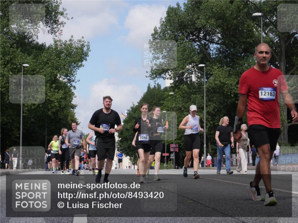 29.06.2025 - hella hamburg halbmarathon Luisa Fischer http://msf.ph/oto/8493420 29.06.2025 11:34:26 Kennedybrücke 9599, 9170, 7047, 1226, 12263, 7048, 12163, 5281, 6549, 6551, 6929, 7047, 7048, 7054, 8862 meine-sportfotos.de