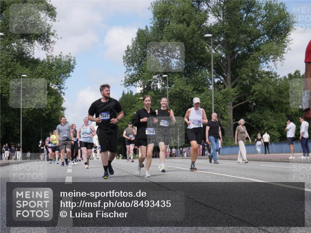 29.06.2025 - hella hamburg halbmarathon Luisa Fischer http://msf.ph/oto/8493435 29.06.2025 11:34:28 Kennedybrücke 9170, 5281, 7047, 7048, 12262, 12263, 5281, 6551, 6929, 7047, 7048, 7054, 8862 meine-sportfotos.de