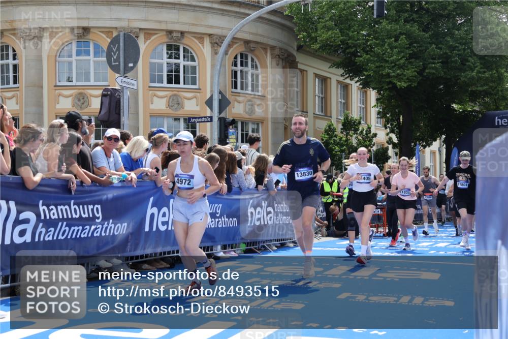 29.06.2025 - hella hamburg halbmarathon Strokosch-Dieckow http://msf.ph/oto/8493515 29.06.2025 11:45:36 Ziel 2134, 2173, 2576, 4325, 4972, 5059, 6189, 6397, 7303, 7983, 10901, 11332, 11801, 11831, 12022, 12654, 12687, 12688, 13806, 13830, 14405, 14558, 14856, 15543, 15688, 15933, 15992, 16390, 16512, 16552, 17196, 17547 meine-sportfotos.de