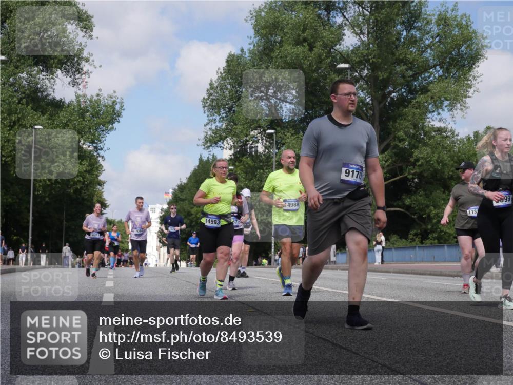 29.06.2025 - hella hamburg halbmarathon Luisa Fischer http://msf.ph/oto/8493539 29.06.2025 11:34:38 Kennedybrücke 7083, 9170, 14993, 37, 4988, 99, 113, 1737, 5281, 6929, 9170, 9599 meine-sportfotos.de