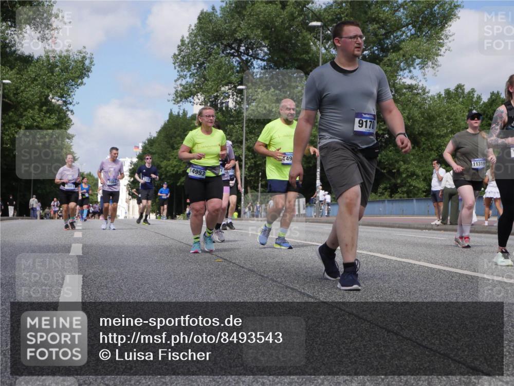 29.06.2025 - hella hamburg halbmarathon Luisa Fischer http://msf.ph/oto/8493543 29.06.2025 11:34:39 Kennedybrücke 7084, 7083, 14993, 49, 9170, 11319, 1737, 6929, 7083, 7084, 9170, 9599 meine-sportfotos.de
