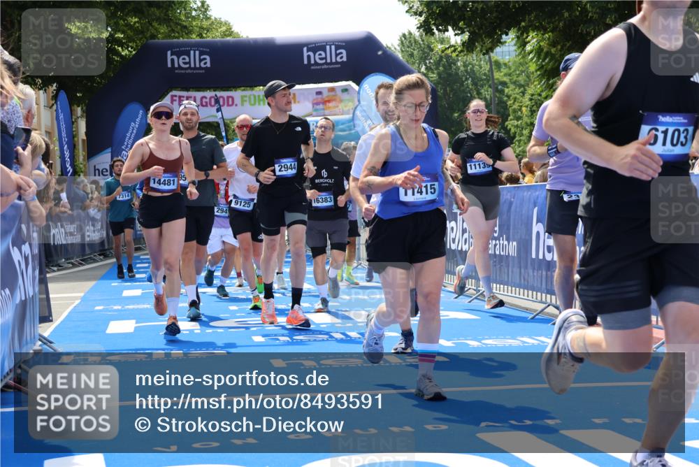 29.06.2025 - hella hamburg halbmarathon Strokosch-Dieckow http://msf.ph/oto/8493591 29.06.2025 11:31:33 Ziel 1093, 1237, 1799, 2325, 2349, 2943, 2944, 3286, 3617, 3848, 6103, 6228, 7314, 9125, 9206, 9478, 9514, 9750, 10800, 11139, 11415, 13747, 14451, 14599, 15044, 16124, 16143, 16383, 17932, 18743, 19214 meine-sportfotos.de