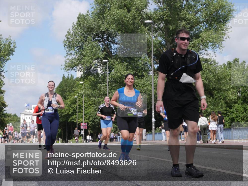 29.06.2025 - hella hamburg halbmarathon Luisa Fischer http://msf.ph/oto/8493626 29.06.2025 11:34:53 Kennedybrücke 40, 10062, 3411, 7418, 3436, 2328, 4073, 7418, 10062 meine-sportfotos.de