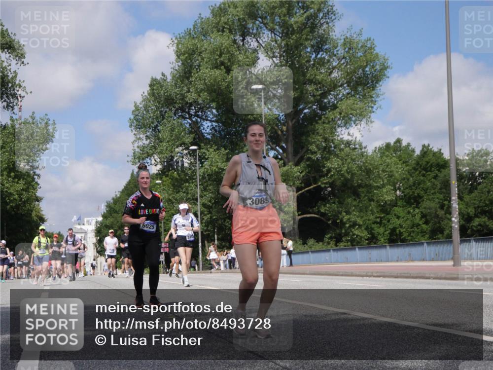 29.06.2025 - hella hamburg halbmarathon Luisa Fischer http://msf.ph/oto/8493728 29.06.2025 11:35:19 Kennedybrücke 6025, 370, 3085, 3089, 3703, 5473, 6025 meine-sportfotos.de