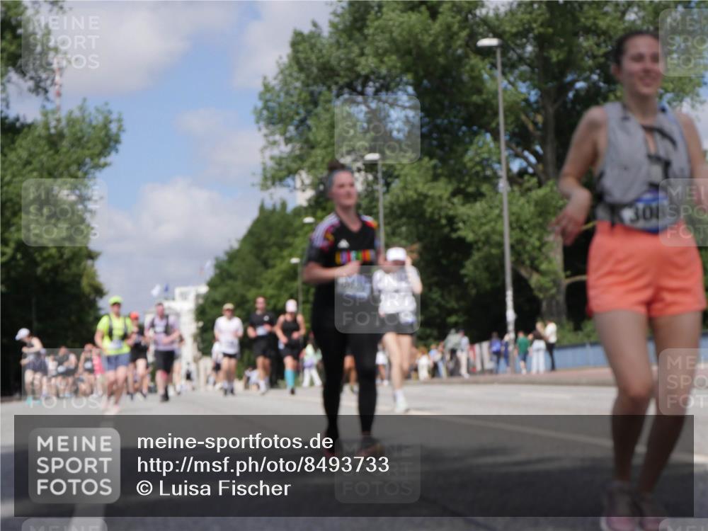 29.06.2025 - hella hamburg halbmarathon Luisa Fischer http://msf.ph/oto/8493733 29.06.2025 11:35:20 Kennedybrücke 28, 3089, 1944, 3089, 3703, 5473, 6025 meine-sportfotos.de