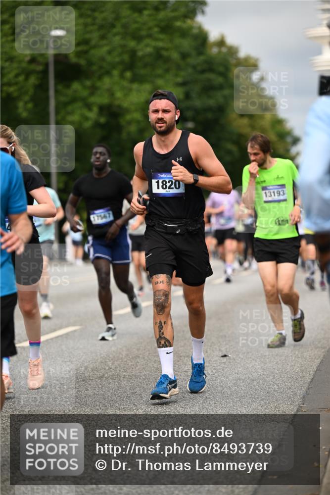 29.06.2025 - hella hamburg halbmarathon Dr. Thomas Lammeyer http://msf.ph/oto/8493739 29.06.2025 10:22:33 Kennedybrücke 1234, 1268, 1477, 1820, 2087, 2335, 2634, 2821, 3125, 3482, 4123, 4383, 4738, 5290, 5909, 6332, 7121, 7160, 7413, 7445, 7649, 7838, 7882, 7883, 8067, 8341, 9222, 9276, 9717, 9834, 9844, 10174, 10502, 10659, 10856, 10908, 10946, 11352 meine-sportfotos.de
