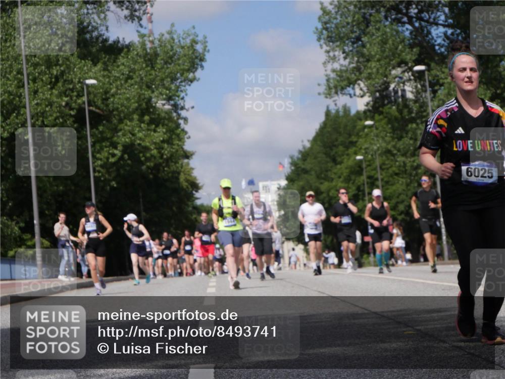 29.06.2025 - hella hamburg halbmarathon Luisa Fischer http://msf.ph/oto/8493741 29.06.2025 11:35:21 Kennedybrücke 6025, 1944, 3089, 3703, 5473, 6025, 10497 meine-sportfotos.de