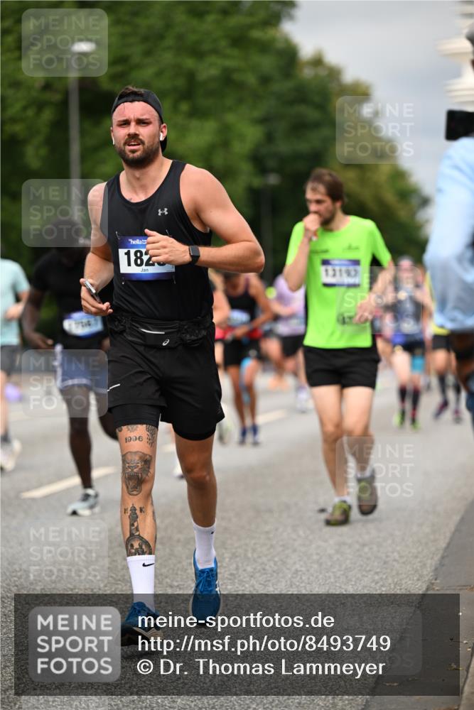 29.06.2025 - hella hamburg halbmarathon Dr. Thomas Lammeyer http://msf.ph/oto/8493749 29.06.2025 10:22:34 Kennedybrücke 1234, 1268, 1477, 1820, 2087, 2335, 2634, 2821, 3125, 3202, 3482, 4123, 4383, 5290, 5909, 6332, 7121, 7160, 7413, 7445, 7649, 7838, 7882, 7883, 8067, 8341, 9222, 9276, 9505, 9717, 9834, 9844, 10174, 10502, 10659, 10856, 10908, 10946, 11020, 11352 meine-sportfotos.de