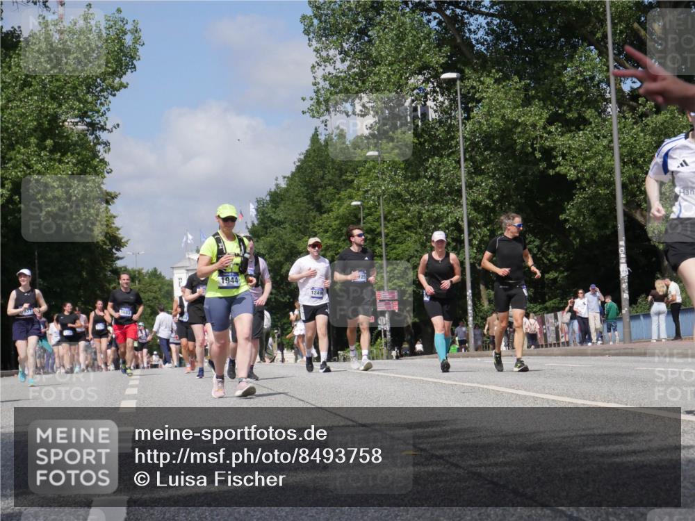29.06.2025 - hella hamburg halbmarathon Luisa Fischer http://msf.ph/oto/8493758 29.06.2025 11:35:23 Kennedybrücke 931, 1944, 1249, 1944, 3089, 3703, 6025, 10497 meine-sportfotos.de