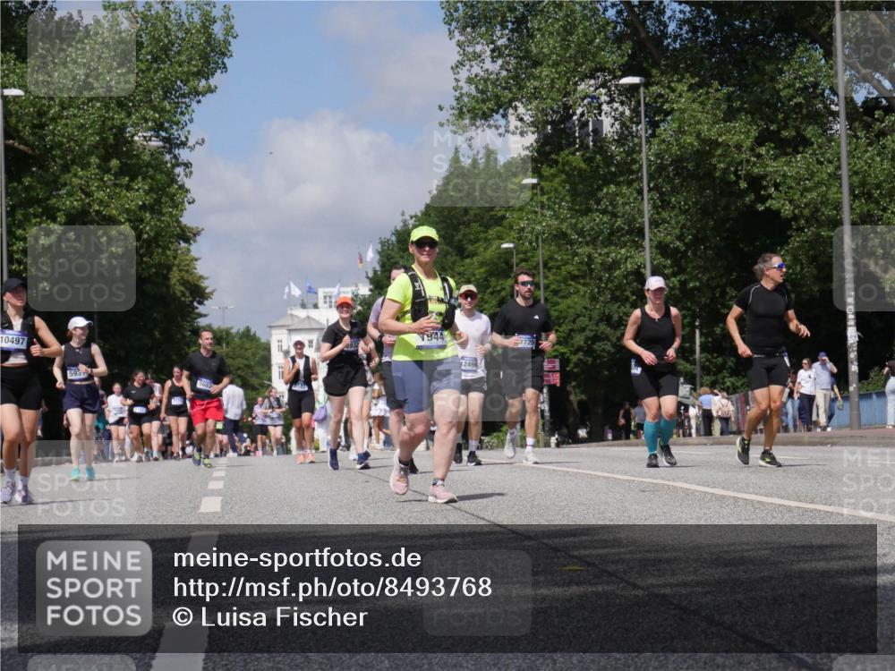 29.06.2025 - hella hamburg halbmarathon Luisa Fischer http://msf.ph/oto/8493768 29.06.2025 11:35:24 Kennedybrücke 10497, 593, 5683, 5932, 1944, 12496, 7725, 1944, 3089, 3703, 6025, 10497 meine-sportfotos.de