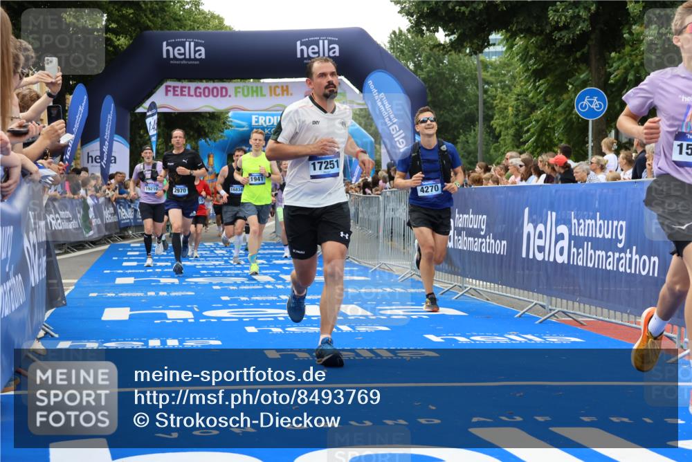 29.06.2025 - hella hamburg halbmarathon Strokosch-Dieckow http://msf.ph/oto/8493769 29.06.2025 10:44:44 Ziel 1782, 1941, 2098, 2970, 3004, 3098, 3785, 4270, 4915, 4991, 6490, 7056, 7167, 7325, 9720, 10669, 12161, 15185, 15233, 16834, 17251, 18107, 18437, 18464, 18868, 19206, 19207, 19210 meine-sportfotos.de