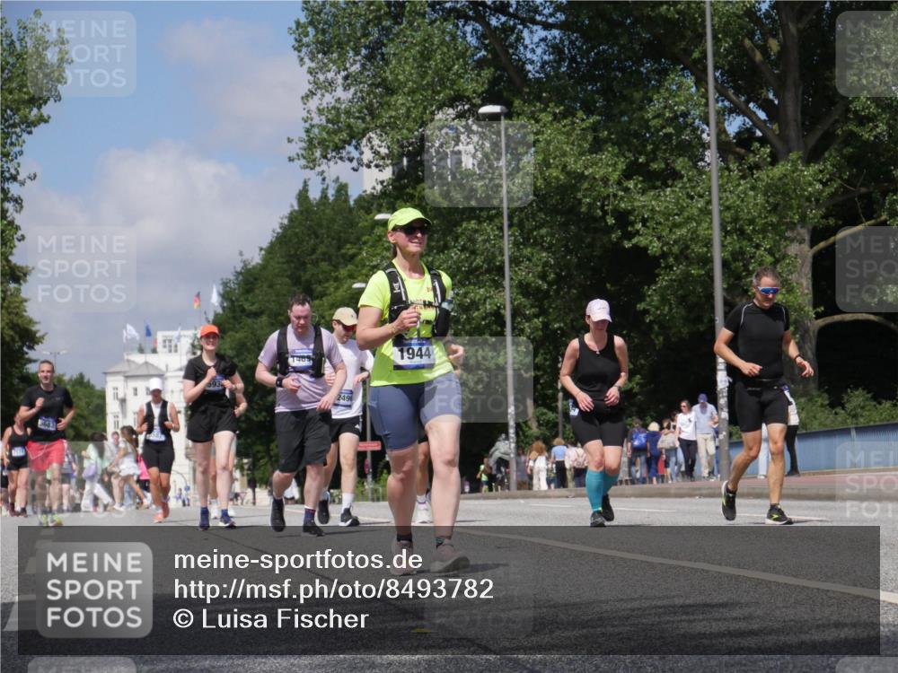 29.06.2025 - hella hamburg halbmarathon Luisa Fischer http://msf.ph/oto/8493782 29.06.2025 11:35:25 Kennedybrücke 140, 249, 1944, 1944, 3089, 3703, 6025, 10497 meine-sportfotos.de