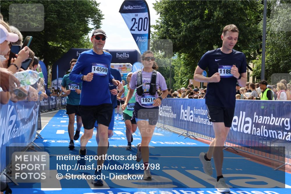29.06.2025 - hella hamburg halbmarathon Strokosch-Dieckow http://msf.ph/oto/8493798 29.06.2025 11:31:38 Ziel 1093, 1844, 2000, 2325, 2943, 2944, 3286, 3617, 6103, 7314, 9125, 9206, 9478, 9514, 11139, 11415, 11656, 14599, 15147, 16124, 16383, 17517, 17664, 19214 meine-sportfotos.de