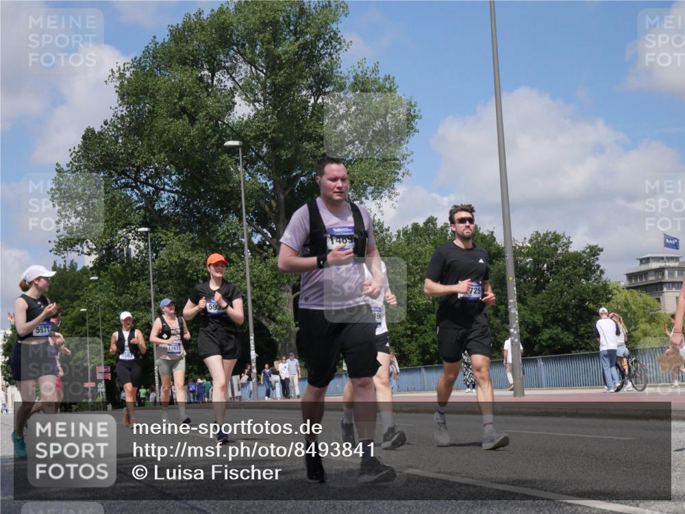 29.06.2025 - hella hamburg halbmarathon Luisa Fischer http://msf.ph/oto/8493841 29.06.2025 11:35:32 Kennedybrücke 5931, 5587, 11673, 593, 49, 725, 1944, 5587, 5683, 5931, 5932, 7804, 7805, 10497 meine-sportfotos.de