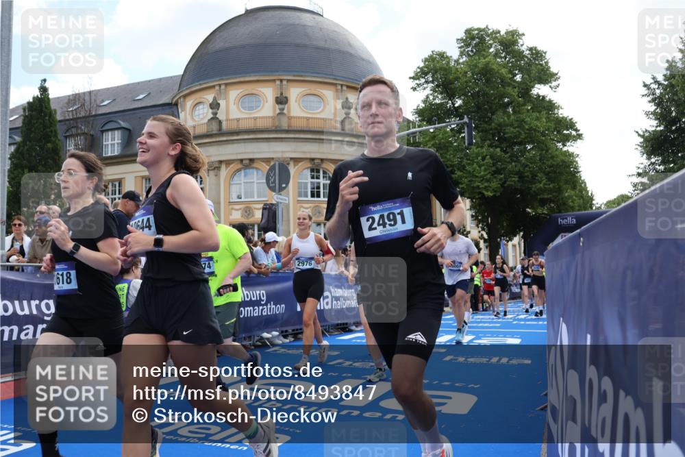 29.06.2025 - hella hamburg halbmarathon Strokosch-Dieckow http://msf.ph/oto/8493847 29.06.2025 11:45:58 Ziel 1618, 2113, 2491, 2552, 2976, 3216, 3242, 5875, 6124, 6161, 6200, 6379, 7585, 8560, 8674, 8811, 10001, 10644, 11244, 13456, 13773, 13877, 14776, 15551, 15588, 15762, 16258, 16297, 16360, 16632, 16837, 18482 meine-sportfotos.de
